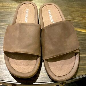 HEY DUDE slides size 14